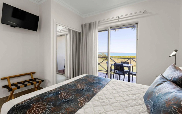 Moonlight Bay Suites