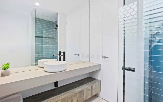Mermaid Beachside Apartment - Direct Beach Access
