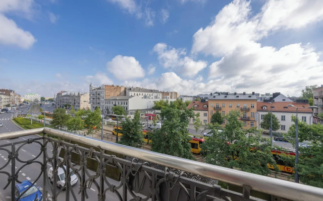 Bright Apartment for 4 by Renters