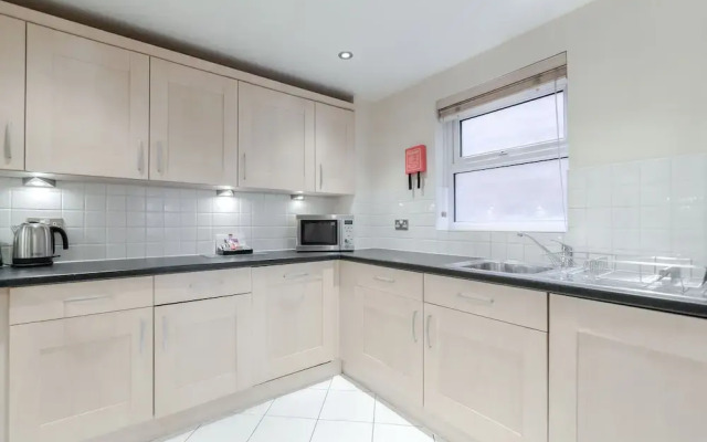Roomspace Apartments-Courtyard Guildford