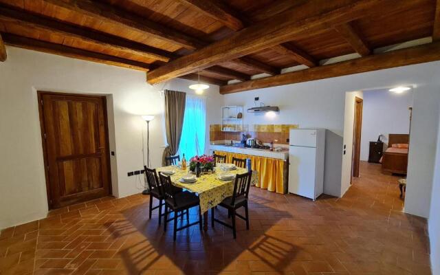 Agriturismo 6 appartamenti 25 posti letto