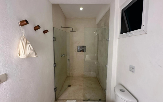 Noah Beach Hotel & Suites