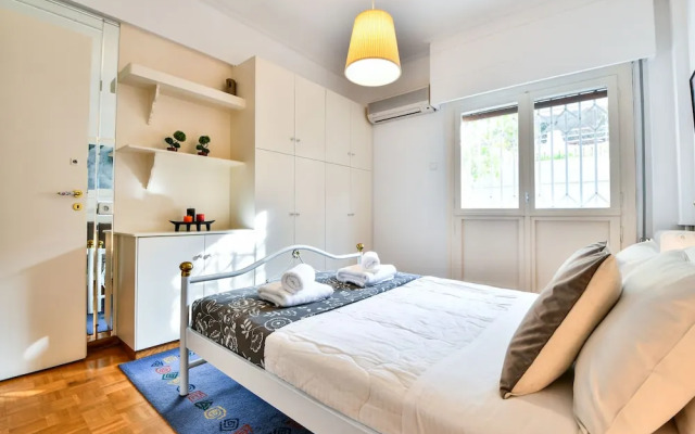 Groovy Apartment by the Sea with Garden