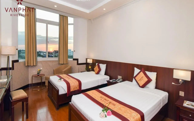 Van Phat Riverside Hotel