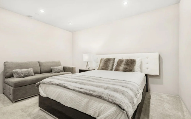 Sunset Heights - Elegant Modern Villa With Beautiful Views in the Hills
