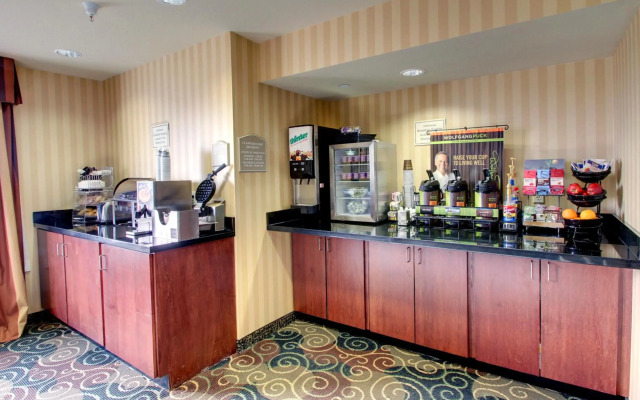Cobblestone Hotel & Suites - Wayne