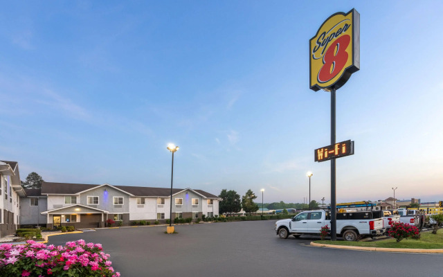 Super 8 by Wyndham South Boston VA