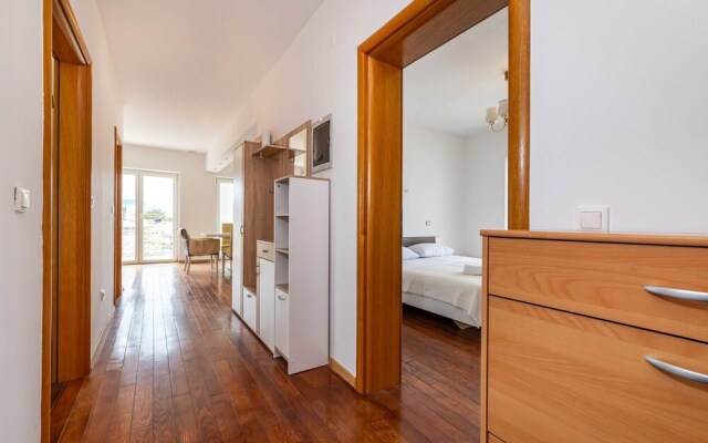 Cozy House Near Beach App 6