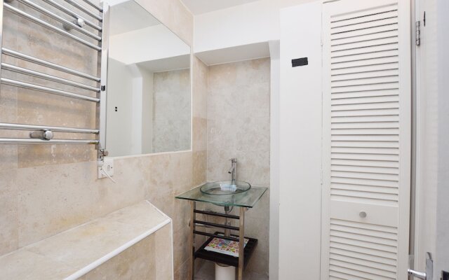 Elegant Oxford Street Apartments