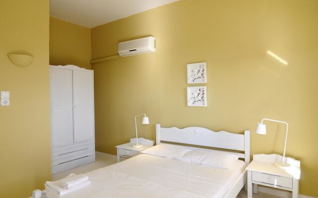 Kymothoi Rooms & Pool Bar