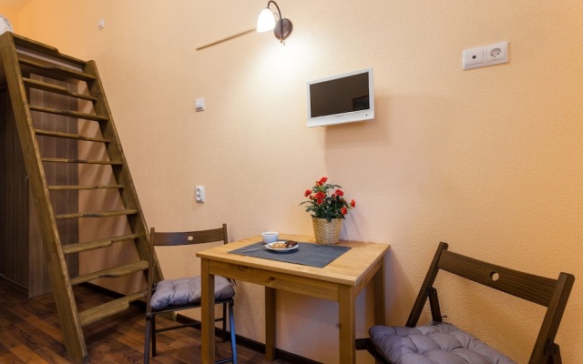 Guests Love California on Chernyakhovskogo