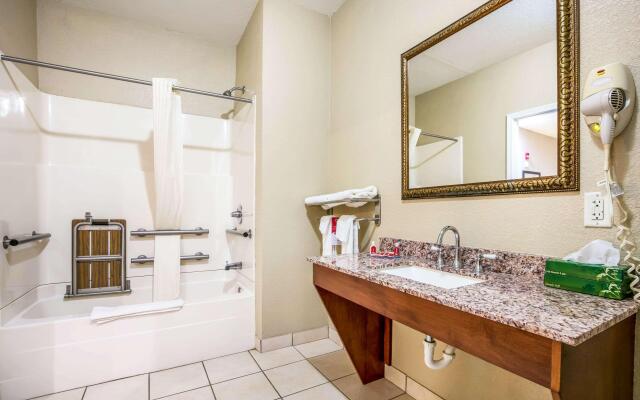 Econo Lodge And Suites