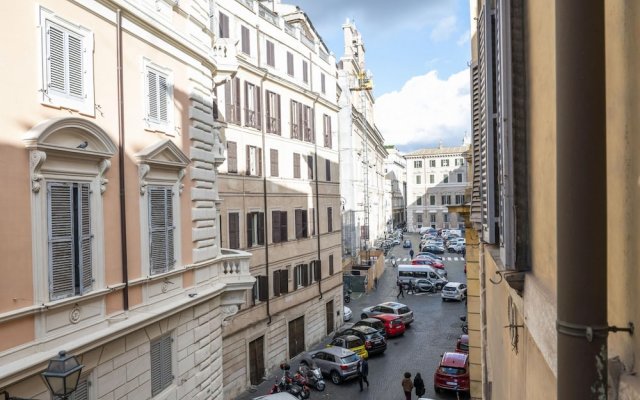 Artsy and Elegant Apartment Near Pantheon