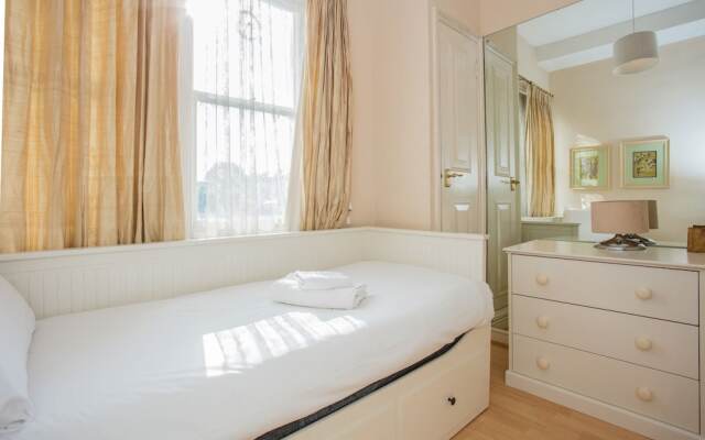 Lovely 2 Bedroom Apartment Near Hyde Park