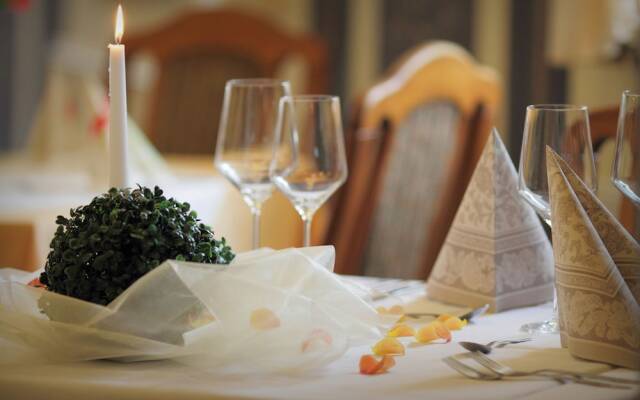 Pension Gasthof und Hotel Roter Hirsch