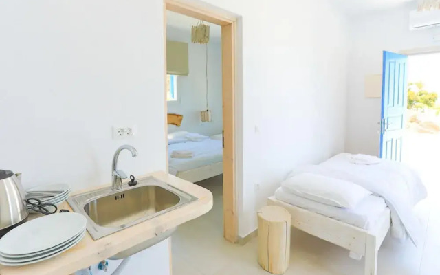 Maganos Eikosidio in Thira