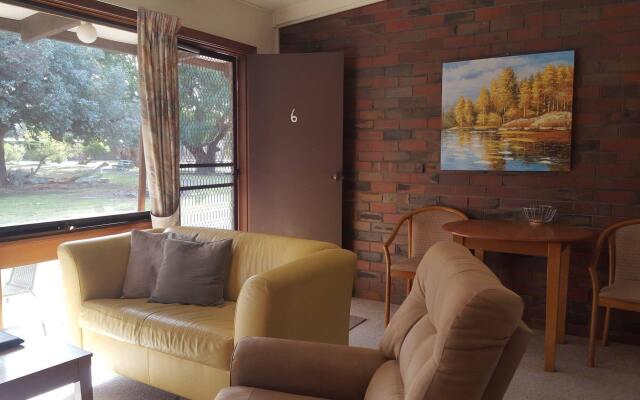 Halls Haven Holiday Units