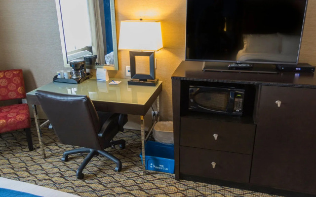 Holiday Inn Express & Suites Thunder Bay by IHG