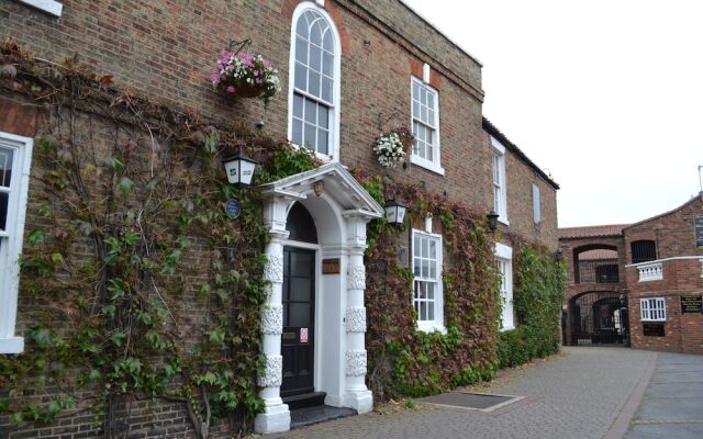 The Exchange Coach House Inn