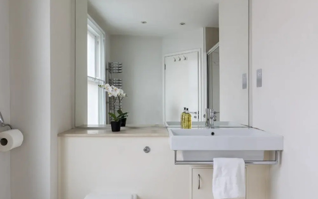 Trafalgar Square Apartments