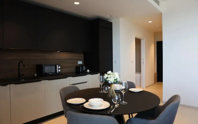 Luxury High Floor Suite Mercury Towers