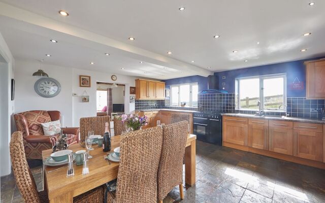 Host Stay Fairview House