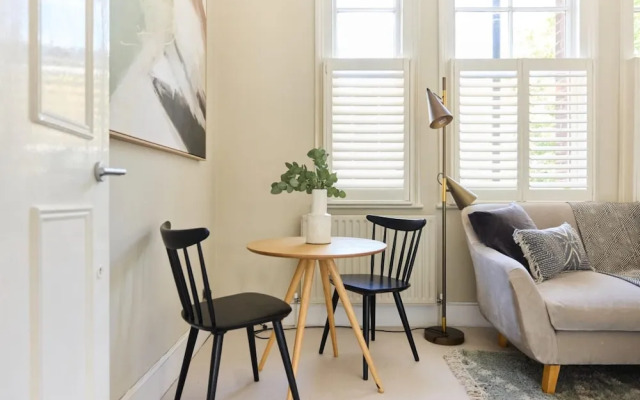 The Putney Classic - Trendy 2bdr Flat