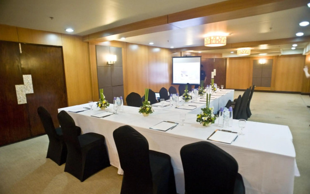 Goldberry Suites & Hotel Mactan