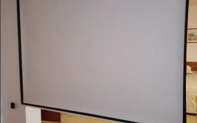 South Facing Balcony - 300mbps Wi-fi