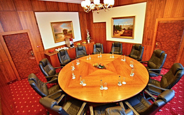 TOP HOTEL Praha & Conference Centre