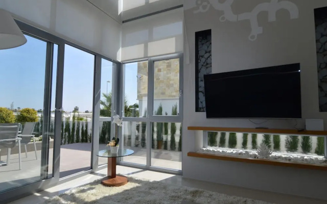 Villa With Garden & Roof Deck