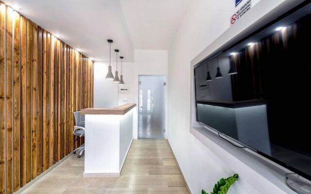 Ermis Luxury Suites & Apartments