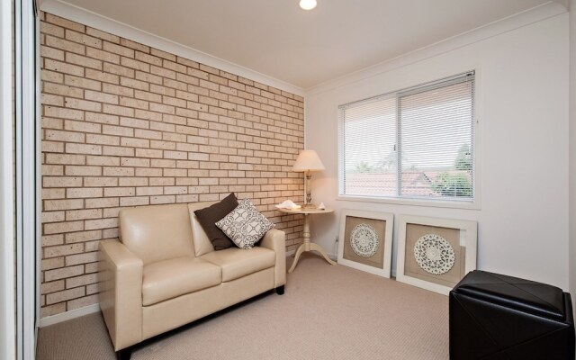 Rocky Point Road, Fantasea, 3, 75