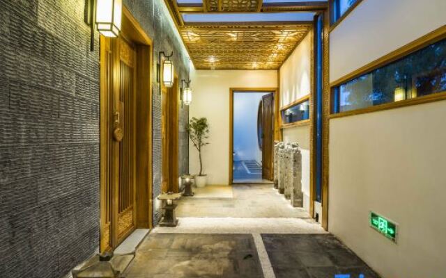 Xianyun Lakeside Hostel