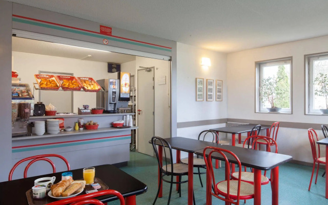 B&B HOTEL Calais Centre Saint-Pierre