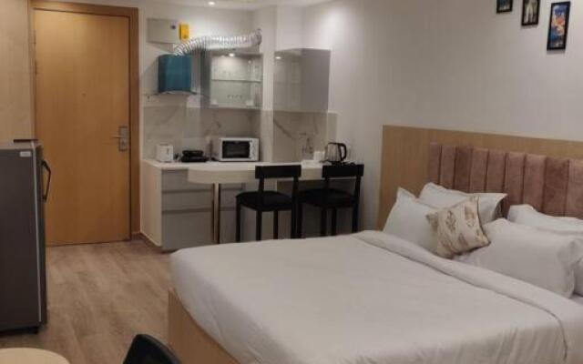 Lovely Studio apartment 1-bedroom with small kitchen and pool