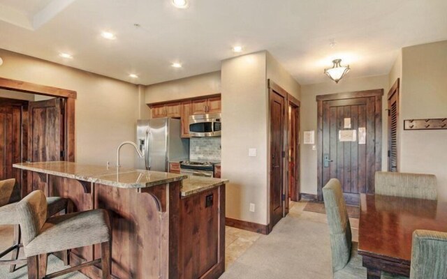 Crystal Peak Lodge 1 Bedroom Ski in, Ski out Slopeside Condo at the Base of Peak 7