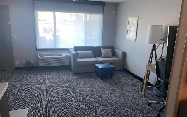 Country Inn & Suites by Radisson, Vallejo Napa Valley, CA