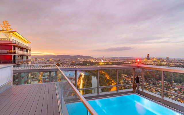 Triiiple Tower Dream Apartments with Rooftop-Summer-Pool by ichbucheAT