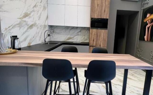 Royal apartment on Gorodotska 33 street