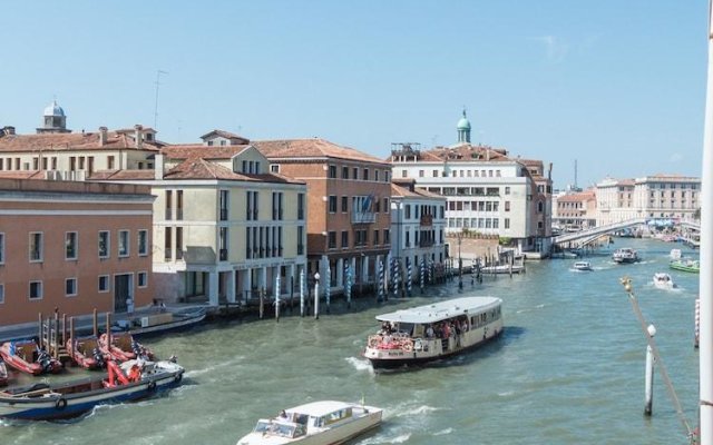 Luxury Apartment On Grand Canal