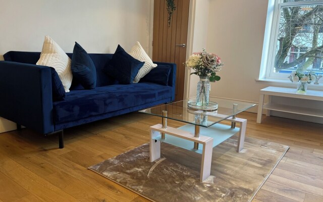 City Centre 1 Bed Sleeps 4 H5
