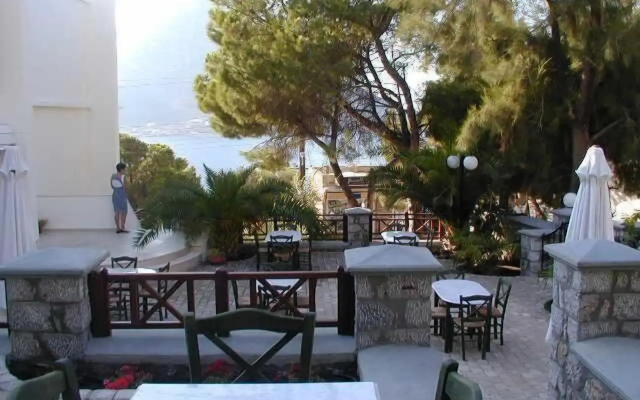 Oasis Hotel
