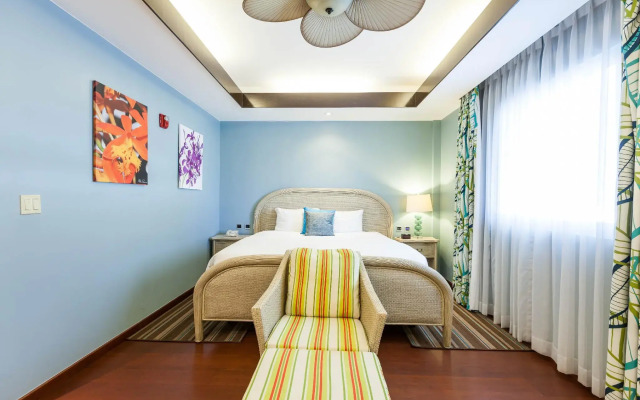 Surfrider Resort Hotel