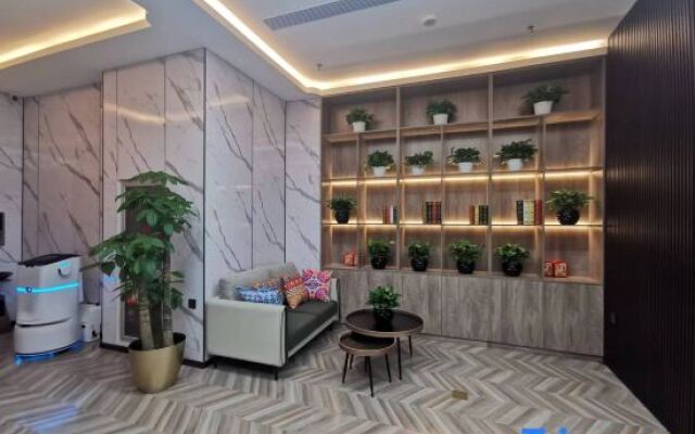 TRUE GO Hotel X (Beijing Guomao Sihui Subway Station)