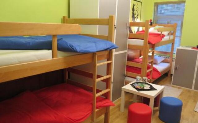 Traveler's Hostel & Apartments