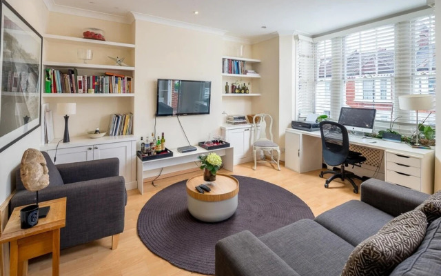 Homely 2 Bedroom Near Shepherd's Bush Tube