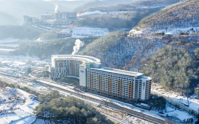 Mayhills Resort