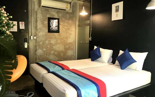 Silom Art Hostel