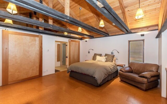 061 - Boulder Bay Retreat